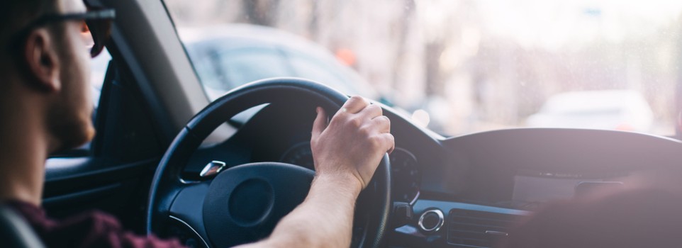 Te contamos algunos malos hábitos al conducir que tienes que evitar