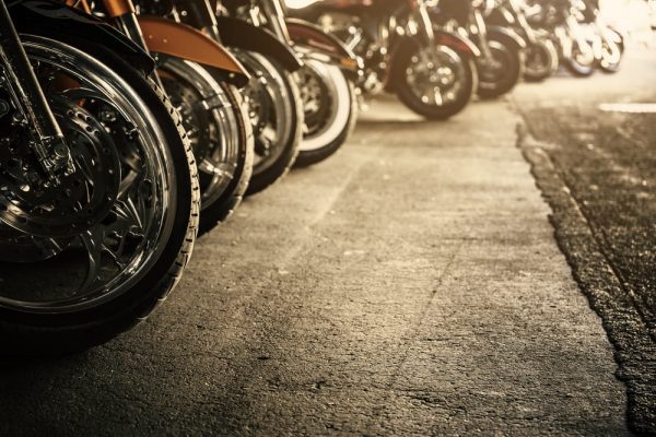 Consejos sobre como asegurar una moto en la calle y como proteger tu moto de robos.