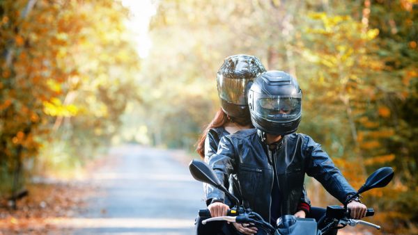 como organizar un viaje en moto: consejos para viajar seguro en moto